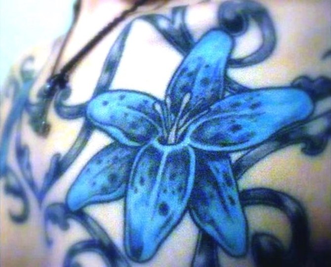 05 Blue Lily Tattoo