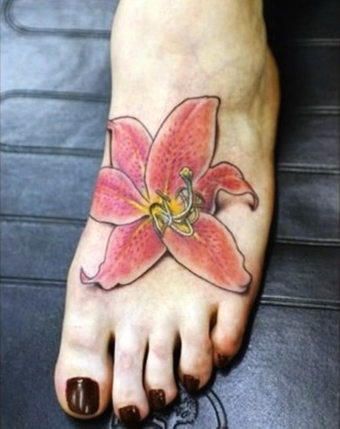 17 Lily Tattoo Ideas