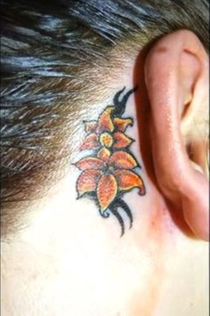 35 Small Lily Tattoo